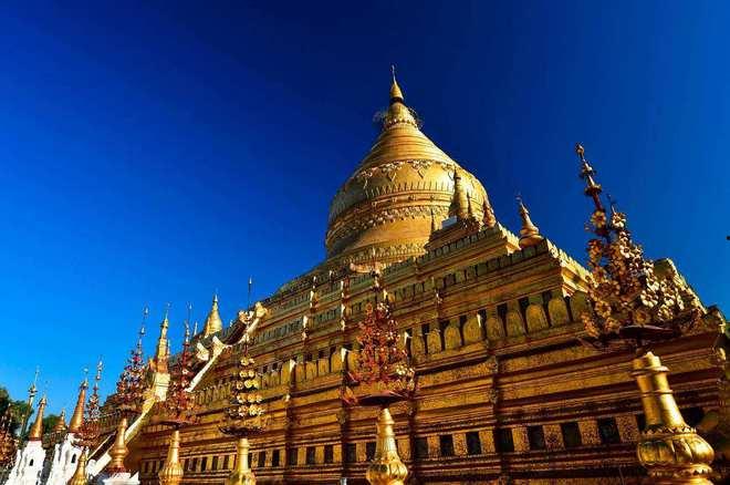 小情侣佛塔吃瓜,小情侣的甜蜜瞬间