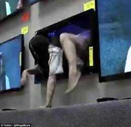 整蛊吃瓜外国,外国网友体验中国式幽默