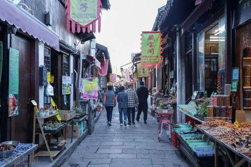 古镇现场视频吃瓜,揭秘古镇美食背后的故事